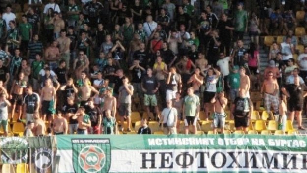 Грък налива 1 000 000 евро в Нефтохимик