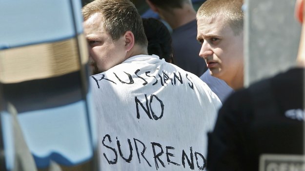 Трима руски запалянковци ще лежат в затвора