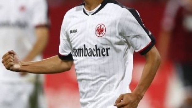 Японско чудо влачи Айнтрахт към най-добрия старт в историята