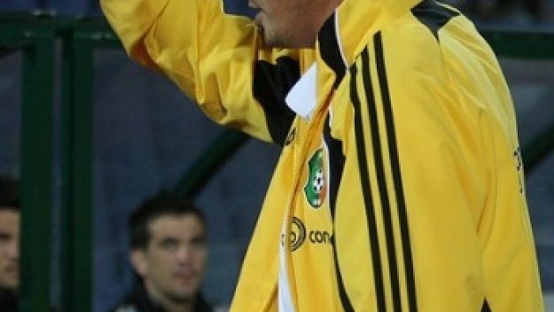 Любо Пенев води националите срещу Уелс?