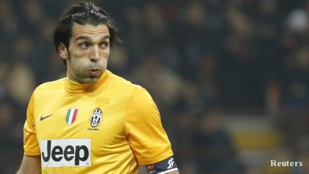 Буфон преподписва преди Коледа