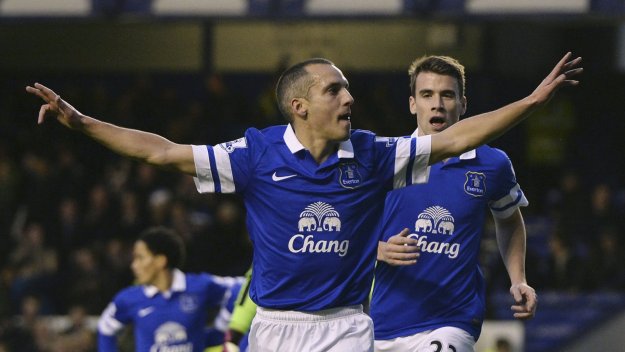 Бербатов пак вкара дузпа, но Фулъм падна от Евертън