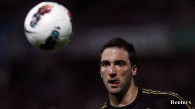 Игуаин още се чуди какво да прави