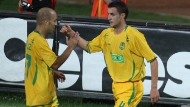 Литекс с двоен удар по Левски