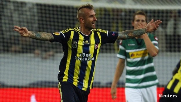 Раул Мейрелеш наплю съдия, наказаха го за 11 мача + ВИДЕО