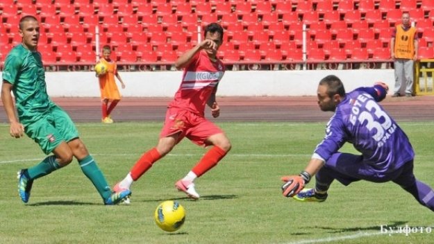 Новите в ЦСКА се издъниха здраво срещу аматьорите от Локо Мездра