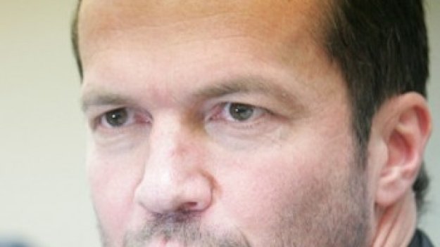 Лотар без преводач при националите