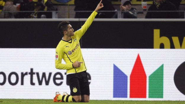 Дортмунд откупува Нури Шахин