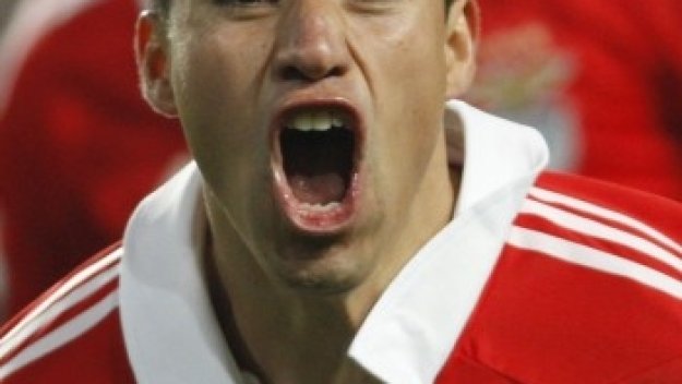 Манчестър Юнайтед следи двама от Бенфика