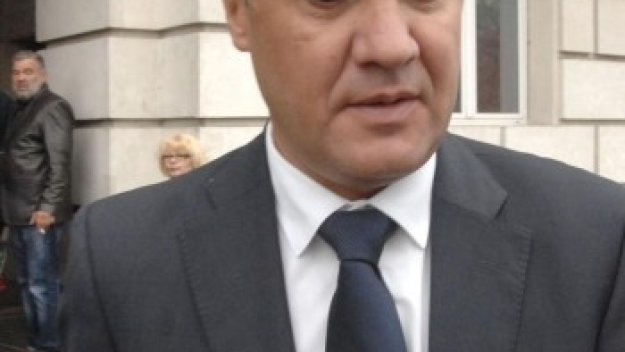 Камата за Боби: Интересува го само да щрака с пръсти