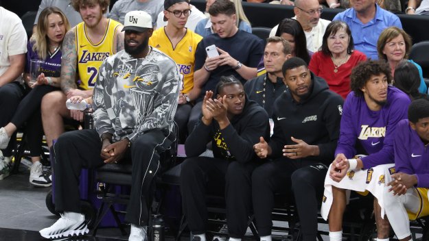 ЛеБрон отново е в играта