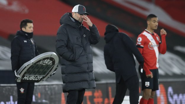 Клопо скочи на Ман Юнайтед: Редовно им дават дузпи!