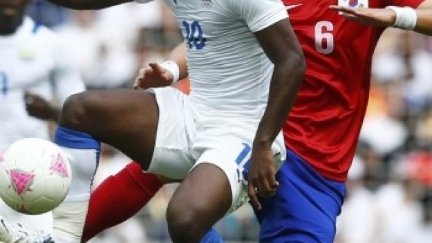 Атлетико надцаква Арсенал за кореец