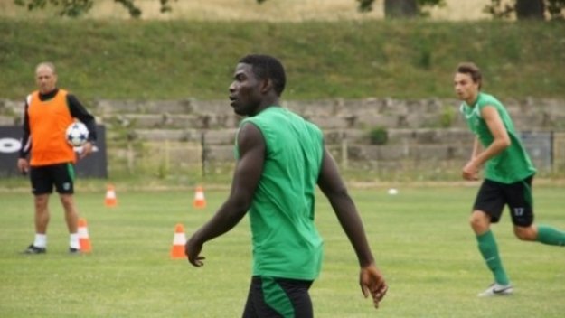 Берое би шута на нигериец