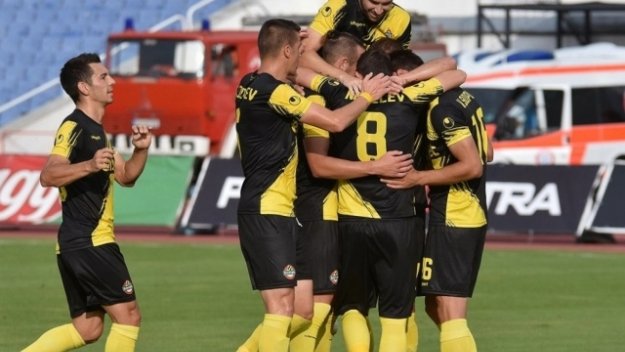 Преди "Битката за Пловдив": Ботев окуця за дербито с Локо