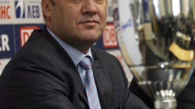 Боби Михайлов прибира 400 000 евро от ФИФА