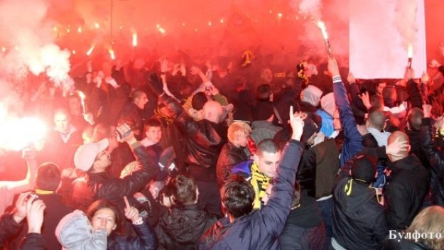 Псуваш на стадиона, плащаш 1000 лева