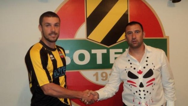 Изгонен от Мъри Стоилов изнудва Венци Стефанов за пари