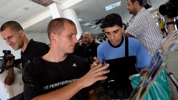 АИК пристигна в София с четирима охранители