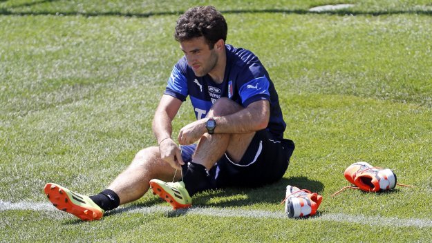 Режат дясното коляно на Джузепе Роси за четвърти път