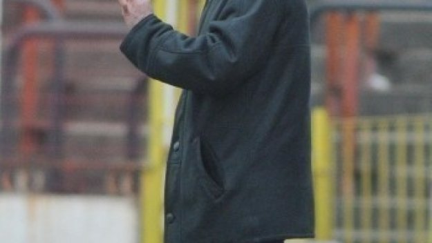 Стойчо се колебае за левия бек