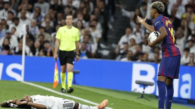 В Барса се скъсват да защитават Ламин Ямал