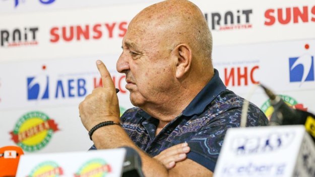 Венци Стефанов развъртя здраво метлата