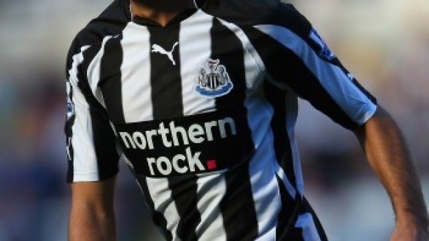 Завръщането в игра на Бен Арфа ще се отложи с един месец