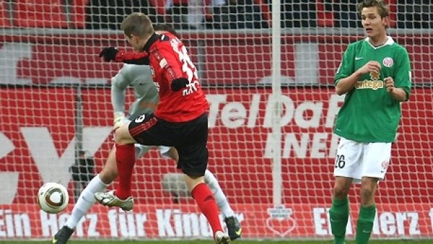 Леверкузен продължиха заяждането с Байерн