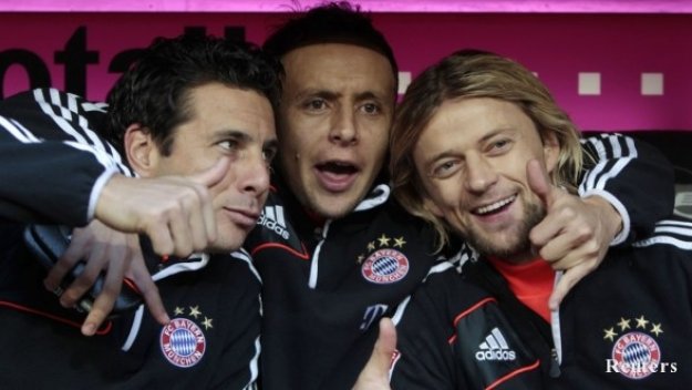 Рафиня цъфна с червено Ферари на Коледното парти