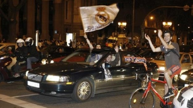 Хиляди празнуват по улиците на Мадрид