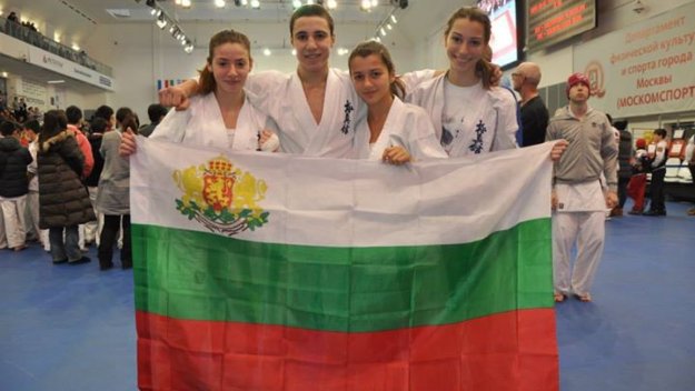 Младите каратисти с 3 златни медала в Москва