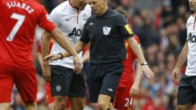 Груби обиди за рефера порязал Ливърпул