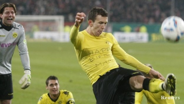 Борусия Дортмунд продължава за Купата на Германия след дузпи