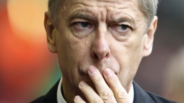 УЕФА тресна Венгер с 3 мача