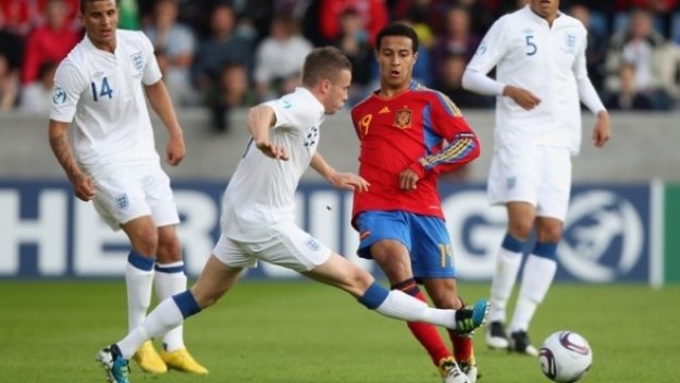 Англия и Испания врътнаха 1:1 с два спорни гола