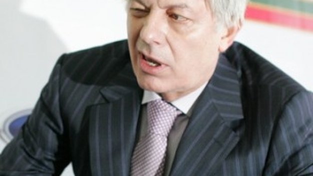 Михов: Купих акции на Левски, за да помогна на Лафчис