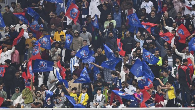 Богатите също плачат: ПСЖ остана без фенове