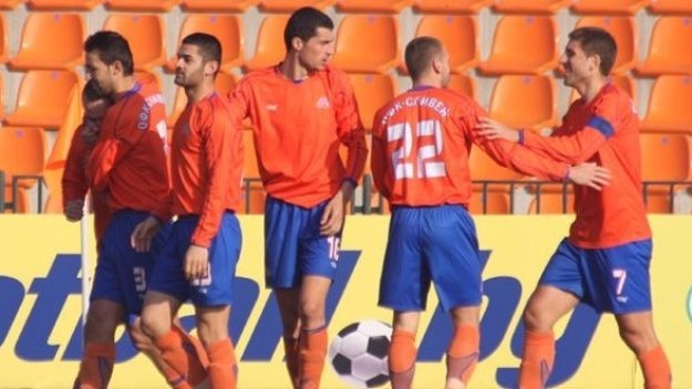 Шест отбора се бият за парите в „А” група