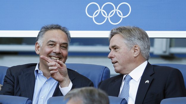 Тифозите на Рома обявиха открита война на президента