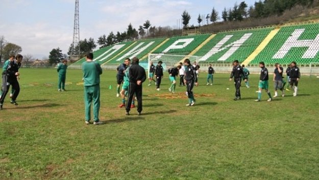 Шефовете на Пирин дерат гостуващите агитки