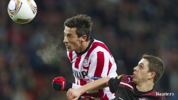 ПСВ разби Хееренвеен с 5:1 като гост, Манолев с асистенция