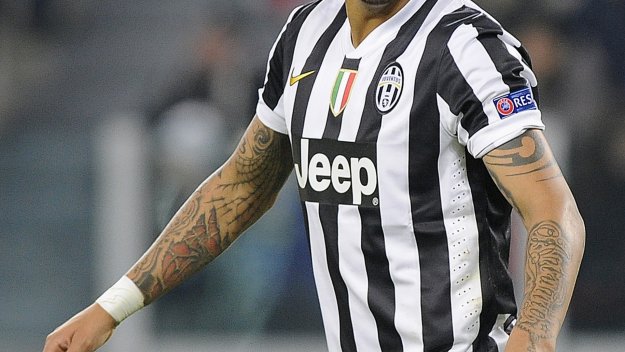 Официално: Артуро Видал преподписа с Юве до 2017 година