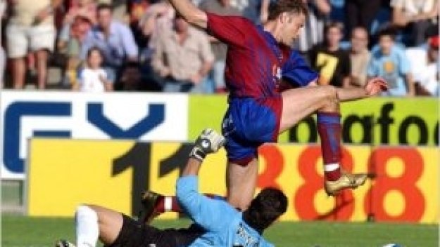 Страсбург иска да спаси Владо Манчев