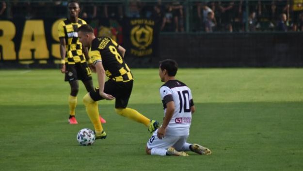 На футбол в Пловдив само с маски