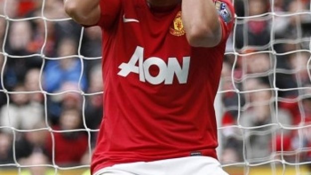 Сър Алекс вади Рафаел от състава за дербито