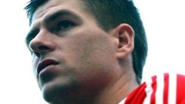 Джерард моли УЕФА Ливърпул да не играе на годишнината от Хилсбъроу