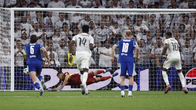 Вратарят на Марсилия остава в историята на Шампионска лига с изявите срещу Реал