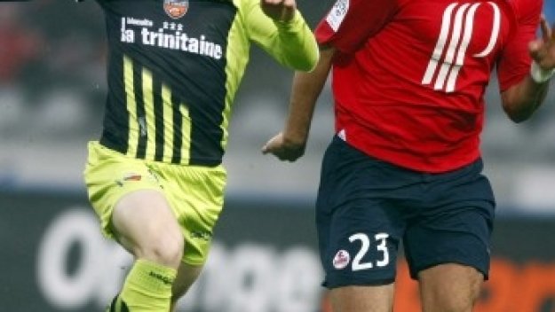 Валенсия уреди френски защитник