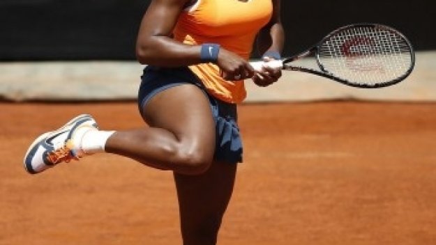 Серина се разправи с едрогърда румънка за един час